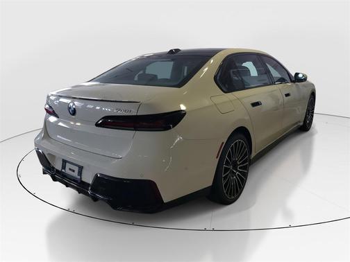 2026 BMW 740 i