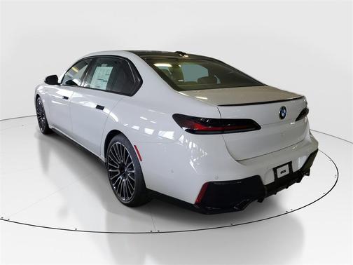 2026 BMW 740 i
