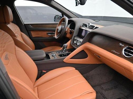 2024 Bentley Bentayga .