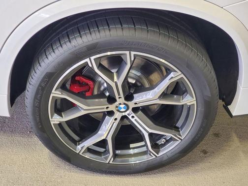 Mineral White Metallic 2026 BMW X5 PHEV xDrive50e