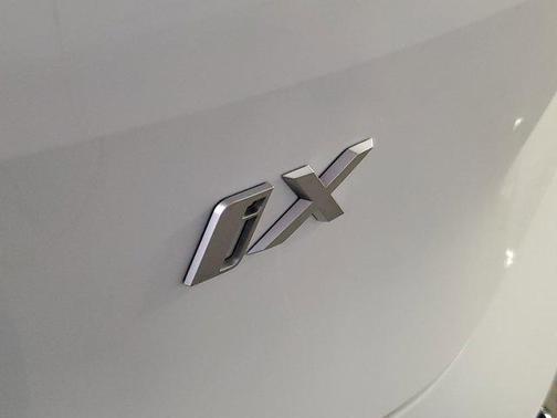 2026 BMW iX xDrive60