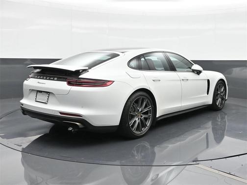2018 Porsche Panamera 4