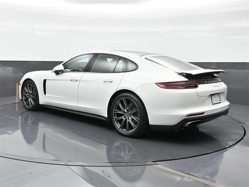 2018 Porsche Panamera 4