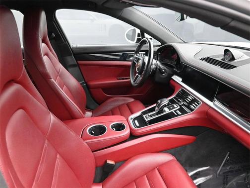 2018 Porsche Panamera 4