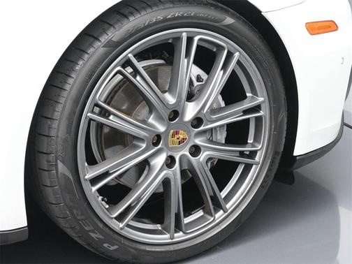 2018 Porsche Panamera 4