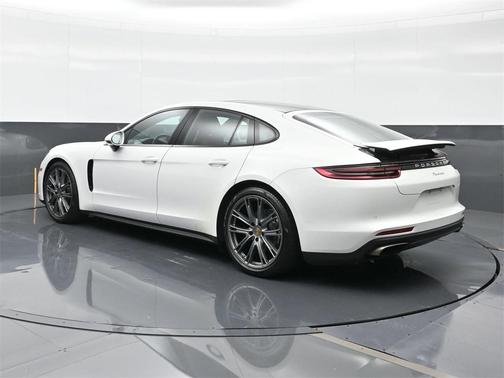 2018 Porsche Panamera 4