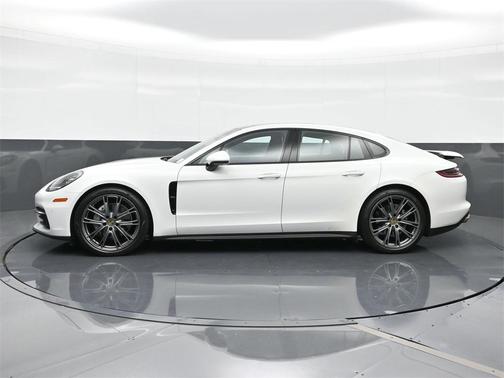 2018 Porsche Panamera 4