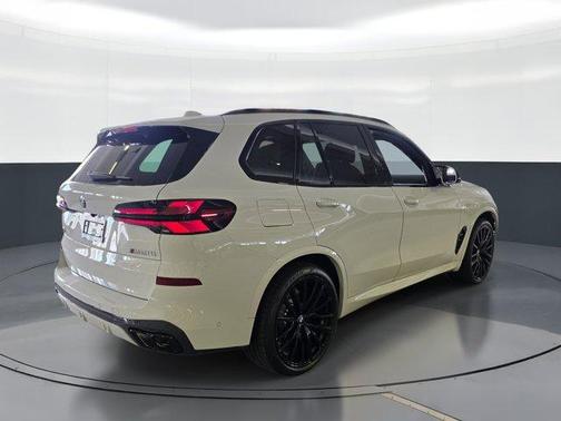 Alpine White 2026 BMW X5 M60i