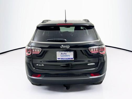 Diamond Black Crystal Pearlcoat 2022 Jeep Compass Latitude