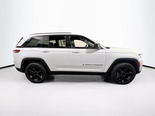 2022 Jeep Grand Cherokee Altitude