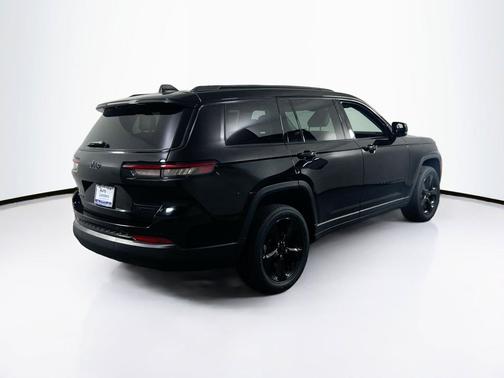 Diamond Black Crystal Pearlcoat 2023 Jeep Grand Cherokee L Limited