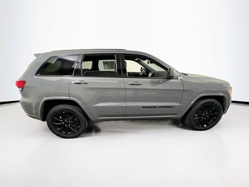 2022 Jeep Grand Cherokee Laredo