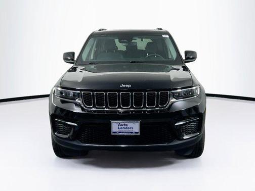 Diamond Black Crystal Pearlcoat 2023 Jeep Grand Cherokee Laredo