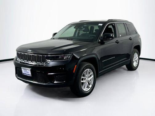 Diamond Black Crystal Pearlcoat 2023 Jeep Grand Cherokee Laredo