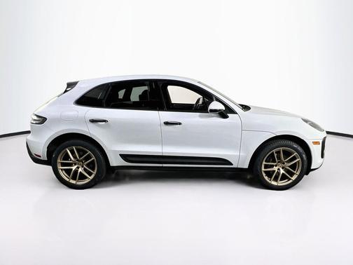 Carrara White Metallic 2022 Porsche Macan Macan