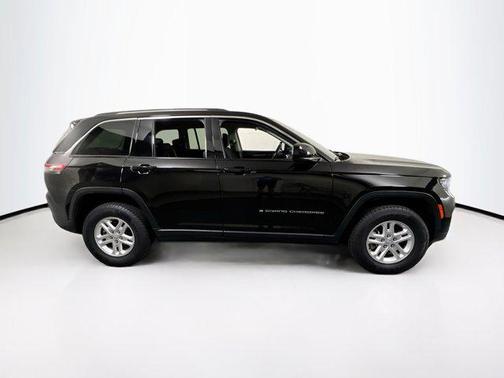 2022 Jeep Grand Cherokee Laredo