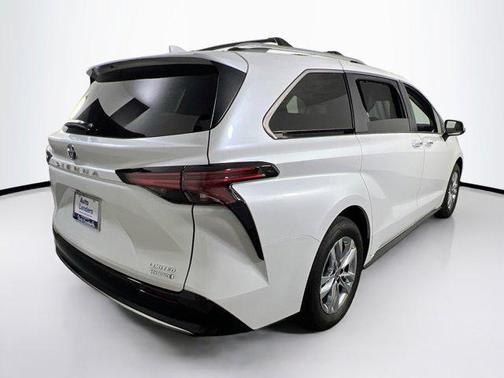2024 Toyota Sienna Limited 7-Passenger