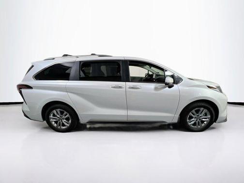 2024 Toyota Sienna Limited 7-Passenger