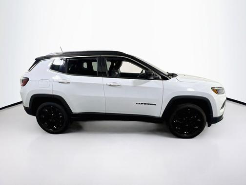 Bright White Clearcoat 2022 Jeep Compass Limited