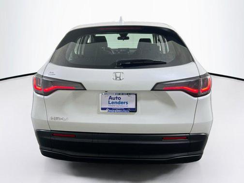 Platinum White Pearl 2023 Honda HR-V LX
