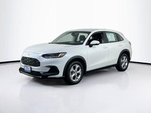 Platinum White Pearl 2023 Honda HR-V LX