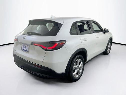 Platinum White Pearl 2023 Honda HR-V LX