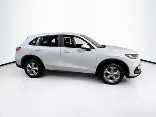 Platinum White Pearl 2023 Honda HR-V LX