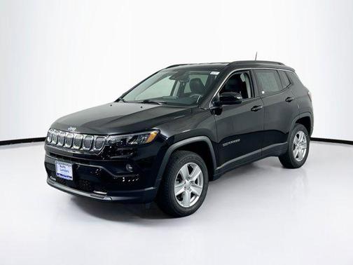 Diamond Black Crystal Pearlcoat 2022 Jeep Compass Latitude