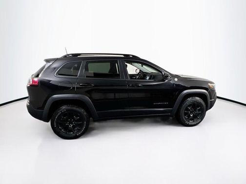Diamond Black Crystal Pearlcoat 2022 Jeep Cherokee Trailhawk