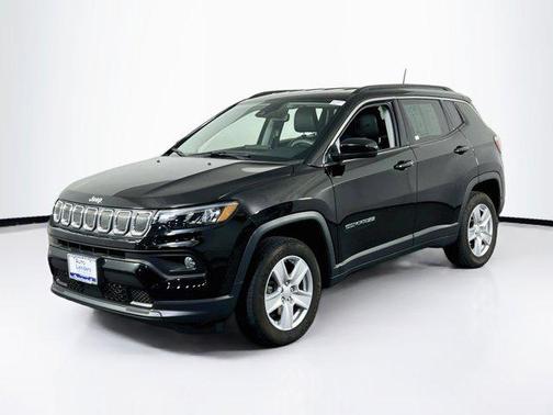Diamond Black Crystal Pearlcoat 2022 Jeep Compass Latitude