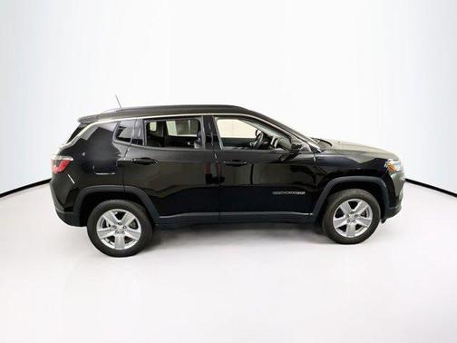 Diamond Black Crystal Pearlcoat 2022 Jeep Compass Latitude