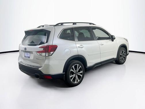 Crystal White Pearl 2023 Subaru Forester Limited