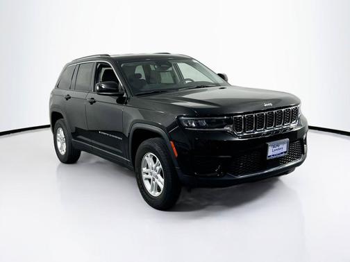 Diamond Black Crystal Pearlcoat 2023 Jeep Grand Cherokee Laredo