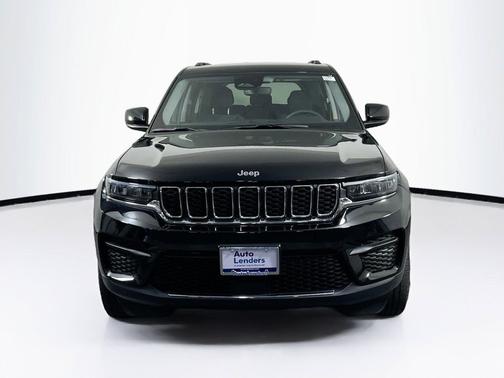 Diamond Black Crystal Pearlcoat 2023 Jeep Grand Cherokee Laredo