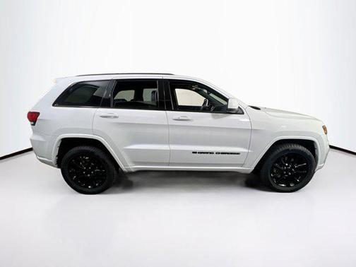 2022 Jeep Grand Cherokee Laredo