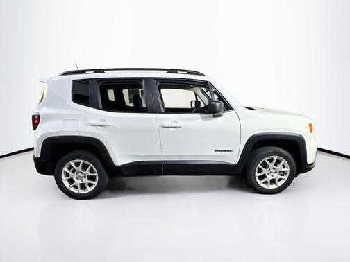 Alpine White Clearcoat 2022 Jeep Renegade Latitude