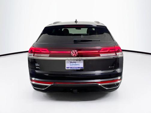 Deep Black Pearl 2024 Volkswagen Atlas Cross Sport 2.0T SEL