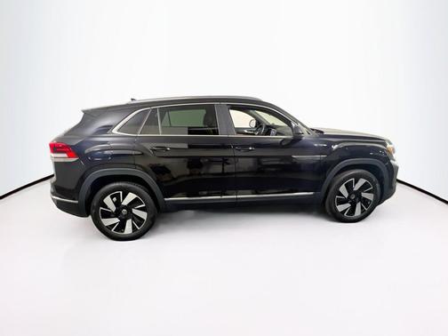 Deep Black Pearl 2024 Volkswagen Atlas Cross Sport 2.0T SEL