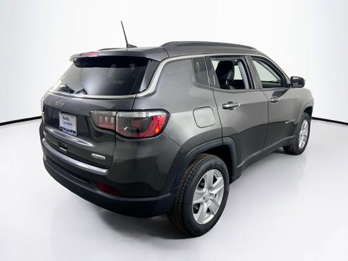 Granite Crystal Metallic Clearcoat 2022 Jeep Compass Latitude