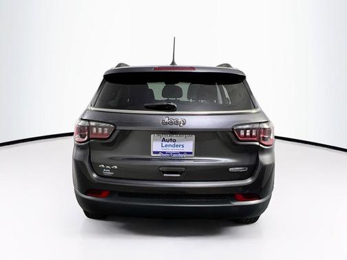 Granite Crystal Metallic Clearcoat 2022 Jeep Compass Latitude