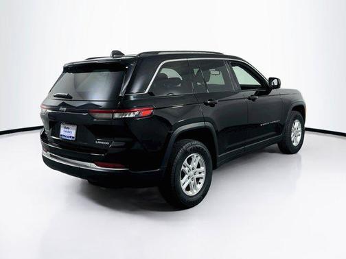 Diamond Black Crystal Pearlcoat 2023 Jeep Grand Cherokee Laredo