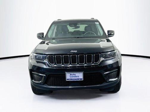 Diamond Black Crystal Pearlcoat 2023 Jeep Grand Cherokee Laredo
