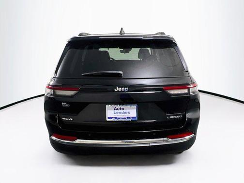 Diamond Black Crystal Pearlcoat 2023 Jeep Grand Cherokee Laredo