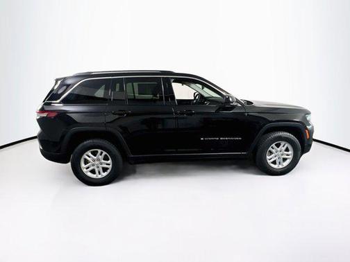Diamond Black Crystal Pearlcoat 2023 Jeep Grand Cherokee Laredo