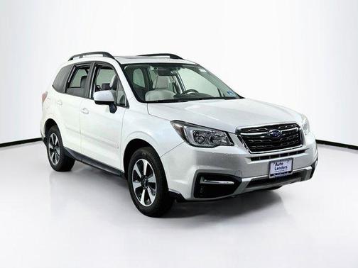 Crystal White Pearl 2018 Subaru Forester 2.5i Premium