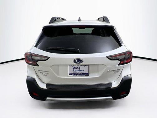 Crystal White Pearl 2023 Subaru Outback Limited XT