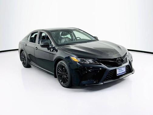 Midnight Black Metallic 2019 Toyota Camry SE
