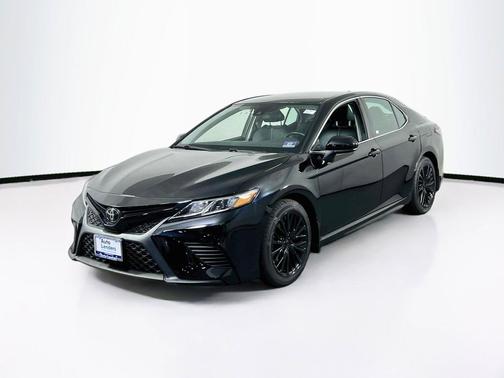 Midnight Black Metallic 2019 Toyota Camry SE