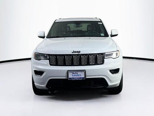 Bright White Clearcoat 2022 Jeep Grand Cherokee Laredo