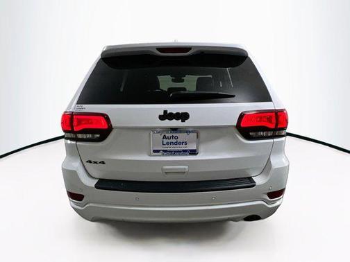 Bright White Clearcoat 2022 Jeep Grand Cherokee Laredo